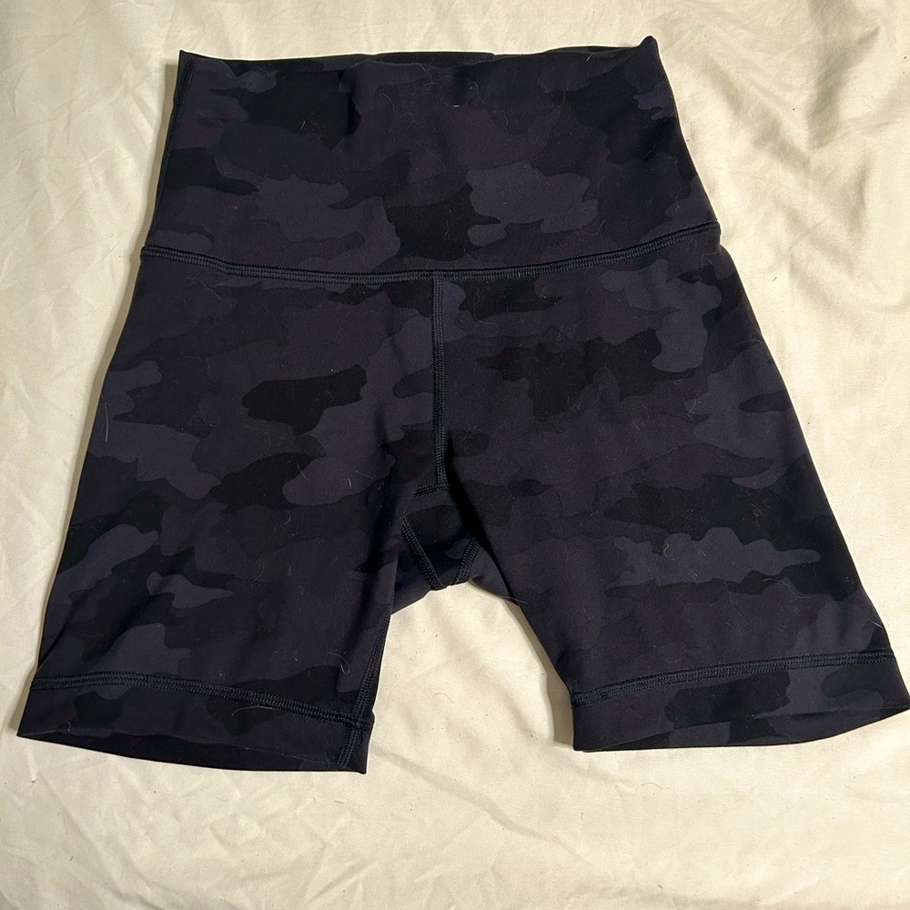 Lululemon Align camo 6” bike shorts